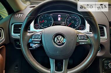 Внедорожник / Кроссовер Volkswagen Touareg 2014 в Николаеве