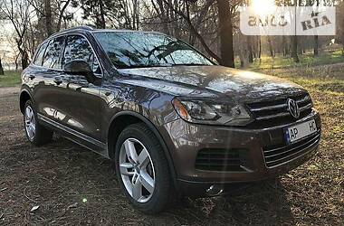 Внедорожник / Кроссовер Volkswagen Touareg 2011 в Киеве
