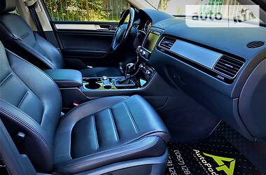 Позашляховик / Кросовер Volkswagen Touareg 2015 в 