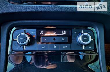 Позашляховик / Кросовер Volkswagen Touareg 2015 в 