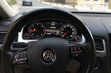 Позашляховик / Кросовер Volkswagen Touareg 2012 в 