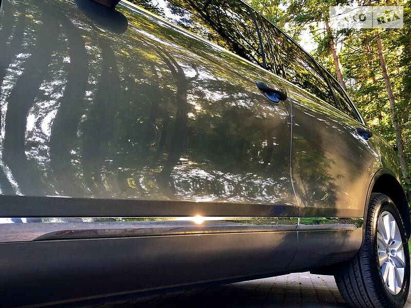 Позашляховик / Кросовер Volkswagen Touareg 2015 в Дрогобичі