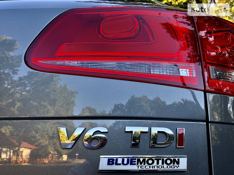 Позашляховик / Кросовер Volkswagen Touareg 2015 в Дрогобичі