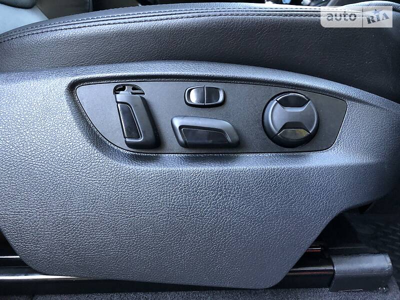 Позашляховик / Кросовер Volkswagen Touareg 2015 в Дрогобичі