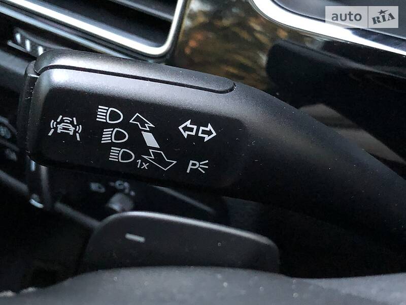 Позашляховик / Кросовер Volkswagen Touareg 2015 в Дрогобичі