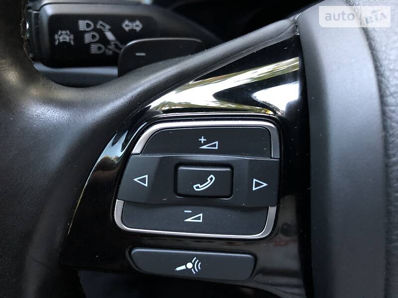 Позашляховик / Кросовер Volkswagen Touareg 2015 в Дрогобичі