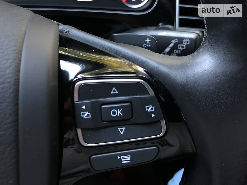 Позашляховик / Кросовер Volkswagen Touareg 2015 в Дрогобичі