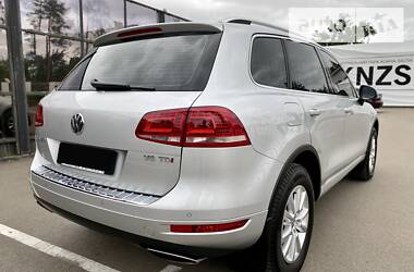 Внедорожник / Кроссовер Volkswagen Touareg 2013 в Киеве