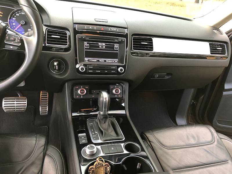 Внедорожник / Кроссовер Volkswagen Touareg 2014 в Киеве