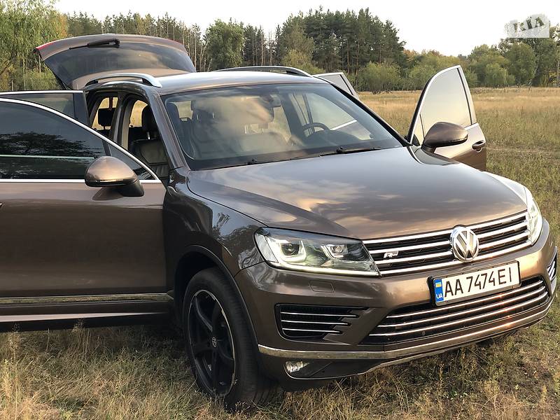 Внедорожник / Кроссовер Volkswagen Touareg 2014 в Киеве