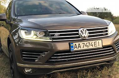 Внедорожник / Кроссовер Volkswagen Touareg 2014 в Киеве