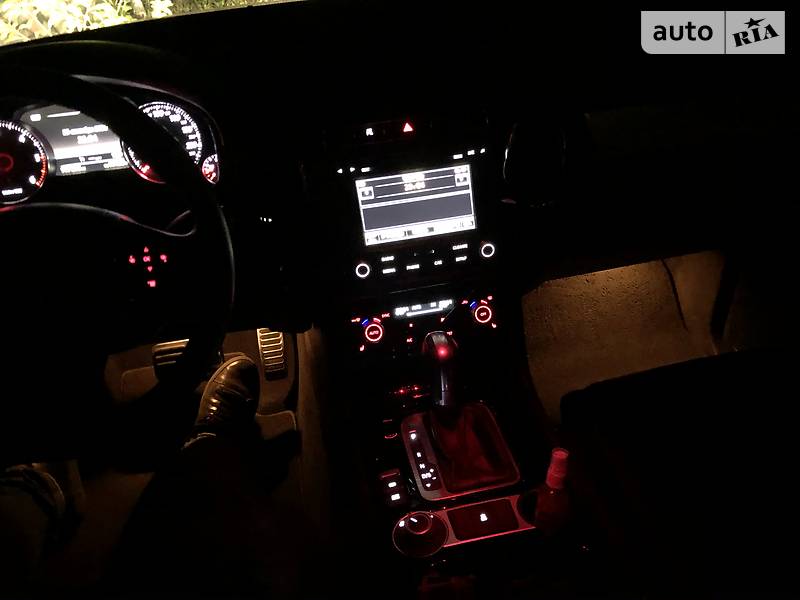 Внедорожник / Кроссовер Volkswagen Touareg 2014 в Киеве