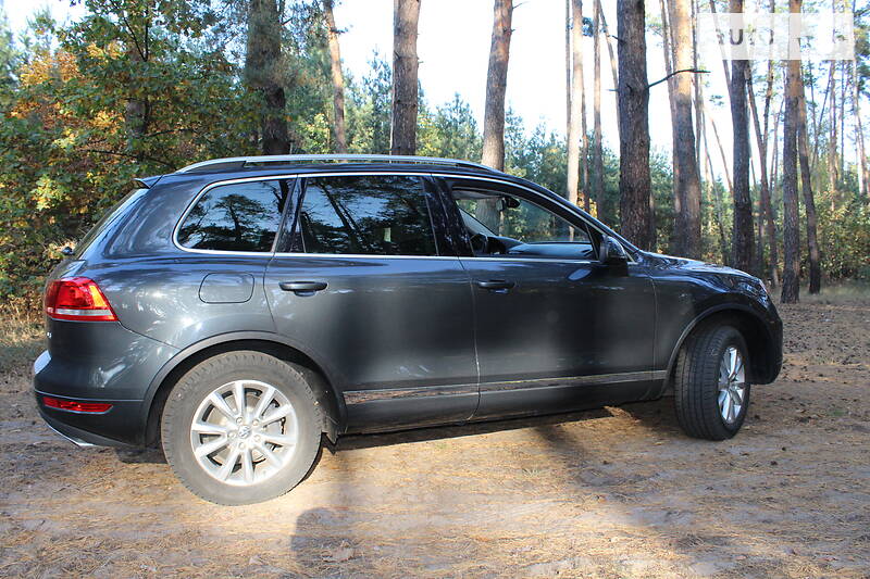 Внедорожник / Кроссовер Volkswagen Touareg 2014 в Харькове