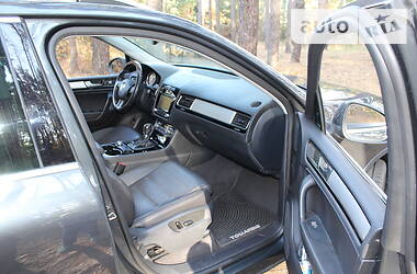 Внедорожник / Кроссовер Volkswagen Touareg 2014 в 
