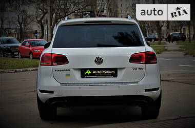 Внедорожник / Кроссовер Volkswagen Touareg 2013 в Николаеве