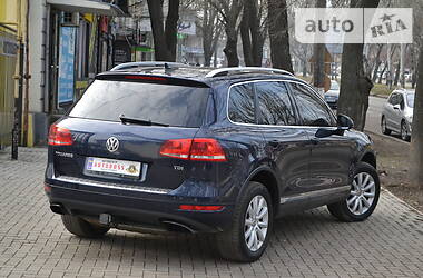 Внедорожник / Кроссовер Volkswagen Touareg 2011 в Николаеве