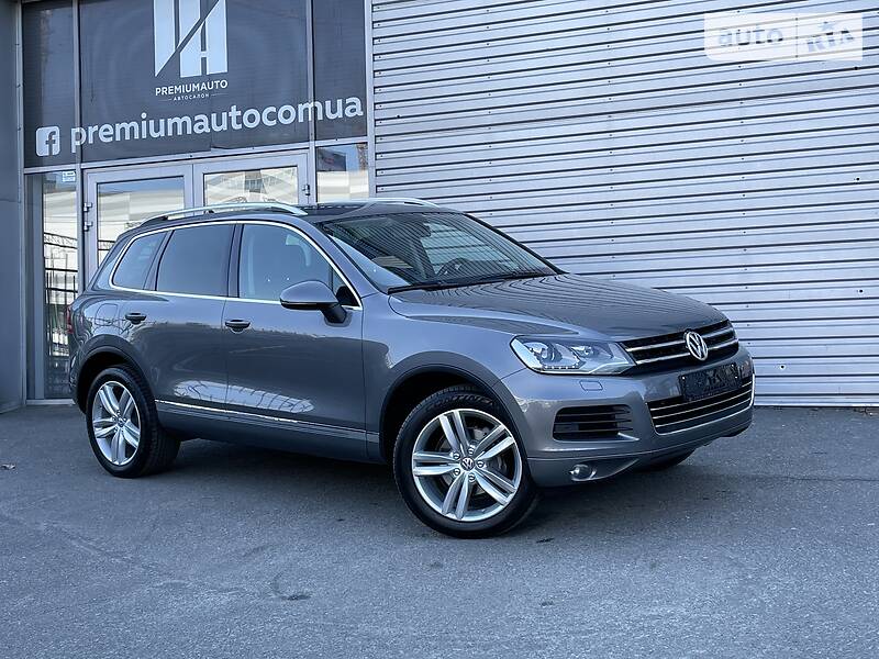 Внедорожник / Кроссовер Volkswagen Touareg 2012 в Киеве