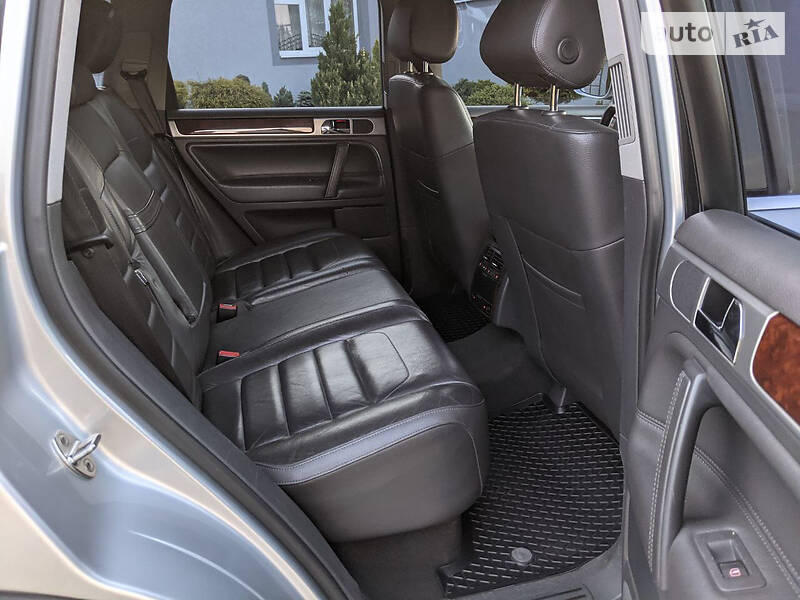 Позашляховик / Кросовер Volkswagen Touareg 2008 в Косові