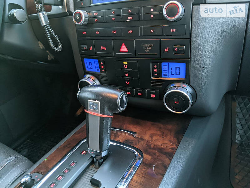 Позашляховик / Кросовер Volkswagen Touareg 2008 в Косові