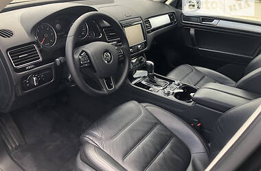 Внедорожник / Кроссовер Volkswagen Touareg 2015 в Черновцах