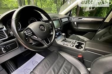 Позашляховик / Кросовер Volkswagen Touareg 2015 в Дрогобичі