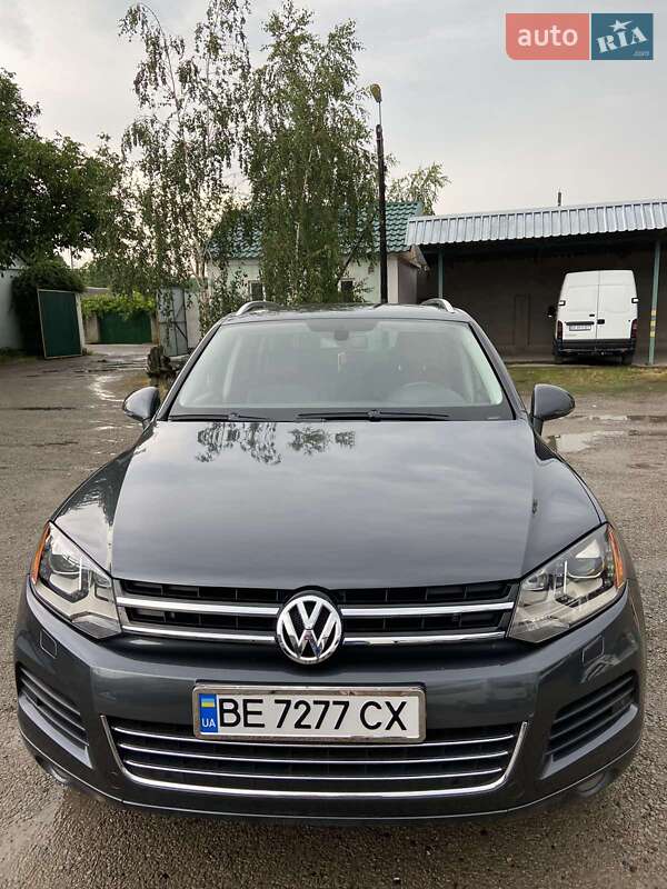 Внедорожник / Кроссовер Volkswagen Touareg 2011 в Вознесенске