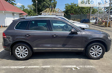 Внедорожник / Кроссовер Volkswagen Touareg 2011 в Киеве