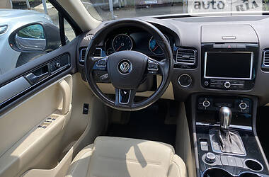 Внедорожник / Кроссовер Volkswagen Touareg 2011 в Киеве