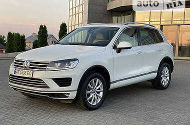 Внедорожник / Кроссовер Volkswagen Touareg 2016 в Хмельницком