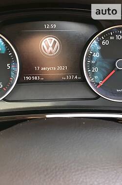 Позашляховик / Кросовер Volkswagen Touareg 2015 в Кривому Розі