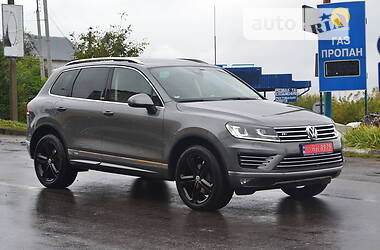 Позашляховик / Кросовер Volkswagen Touareg 2017 в Рівному