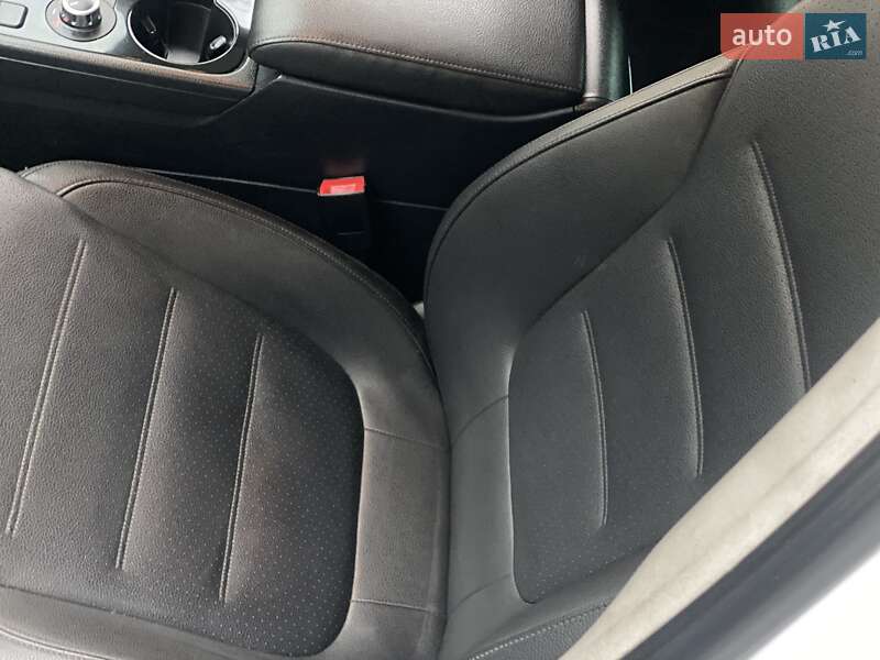 Внедорожник / Кроссовер Volkswagen Touareg 2014 в Ровно