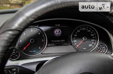 Внедорожник / Кроссовер Volkswagen Touareg 2013 в 