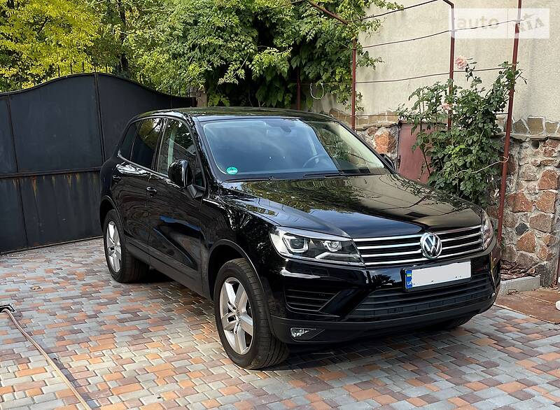 Внедорожник / Кроссовер Volkswagen Touareg 2015 в Киеве