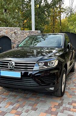 Внедорожник / Кроссовер Volkswagen Touareg 2015 в Киеве