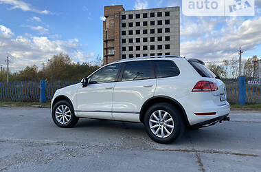 Позашляховик / Кросовер Volkswagen Touareg 2010 в Чернівцях