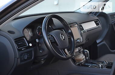 Внедорожник / Кроссовер Volkswagen Touareg 2012 в Ровно