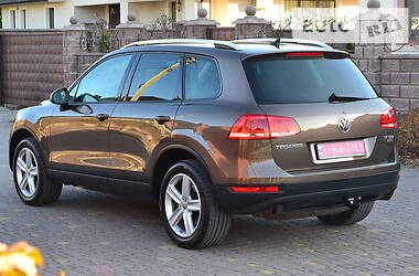 Внедорожник / Кроссовер Volkswagen Touareg 2012 в Ровно