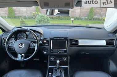 Внедорожник / Кроссовер Volkswagen Touareg 2012 в Ровно