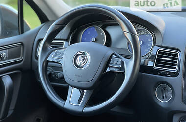 Внедорожник / Кроссовер Volkswagen Touareg 2012 в Ровно