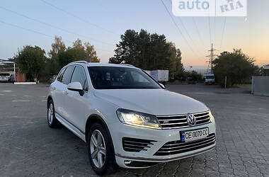 Внедорожник / Кроссовер Volkswagen Touareg 2015 в Черновцах