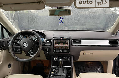Внедорожник / Кроссовер Volkswagen Touareg 2010 в Ужгороде