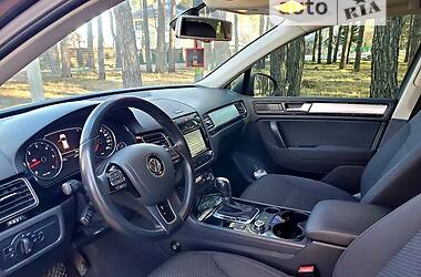 Позашляховик / Кросовер Volkswagen Touareg 2014 в Києві