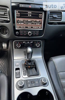 Позашляховик / Кросовер Volkswagen Touareg 2014 в Старокостянтинові