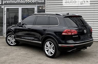 Внедорожник / Кроссовер Volkswagen Touareg 2014 в Киеве