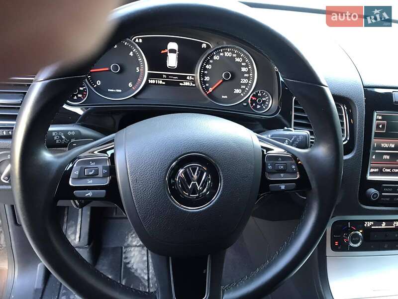 Внедорожник / Кроссовер Volkswagen Touareg 2013 в Иршаве