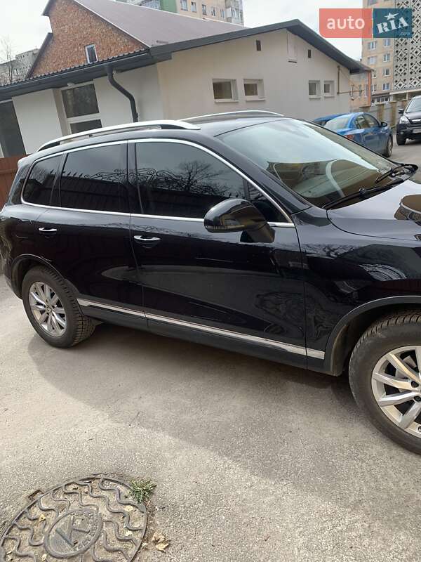 Внедорожник / Кроссовер Volkswagen Touareg 2014 в Тернополе