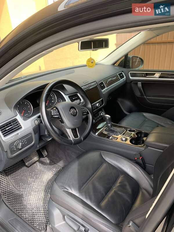 Внедорожник / Кроссовер Volkswagen Touareg 2014 в Тернополе