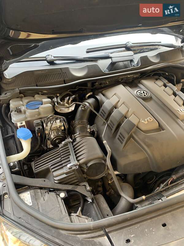 Внедорожник / Кроссовер Volkswagen Touareg 2014 в Тернополе