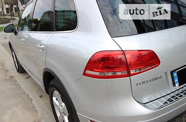 Внедорожник / Кроссовер Volkswagen Touareg 2013 в Львове